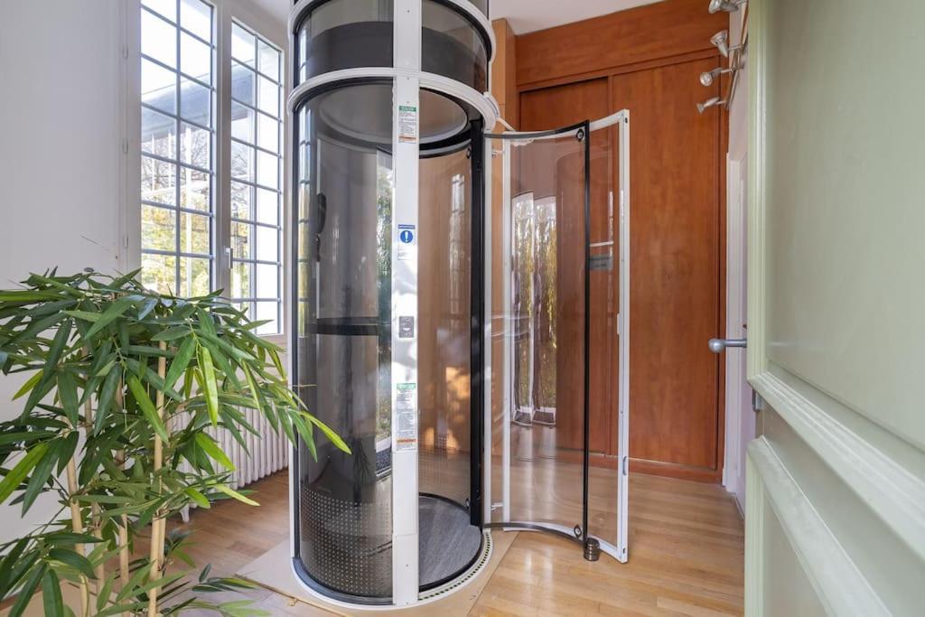 Appartement De 100M2 Dans Un Parc A 20 Mn Du Centre De Paris Garches Экстерьер фото